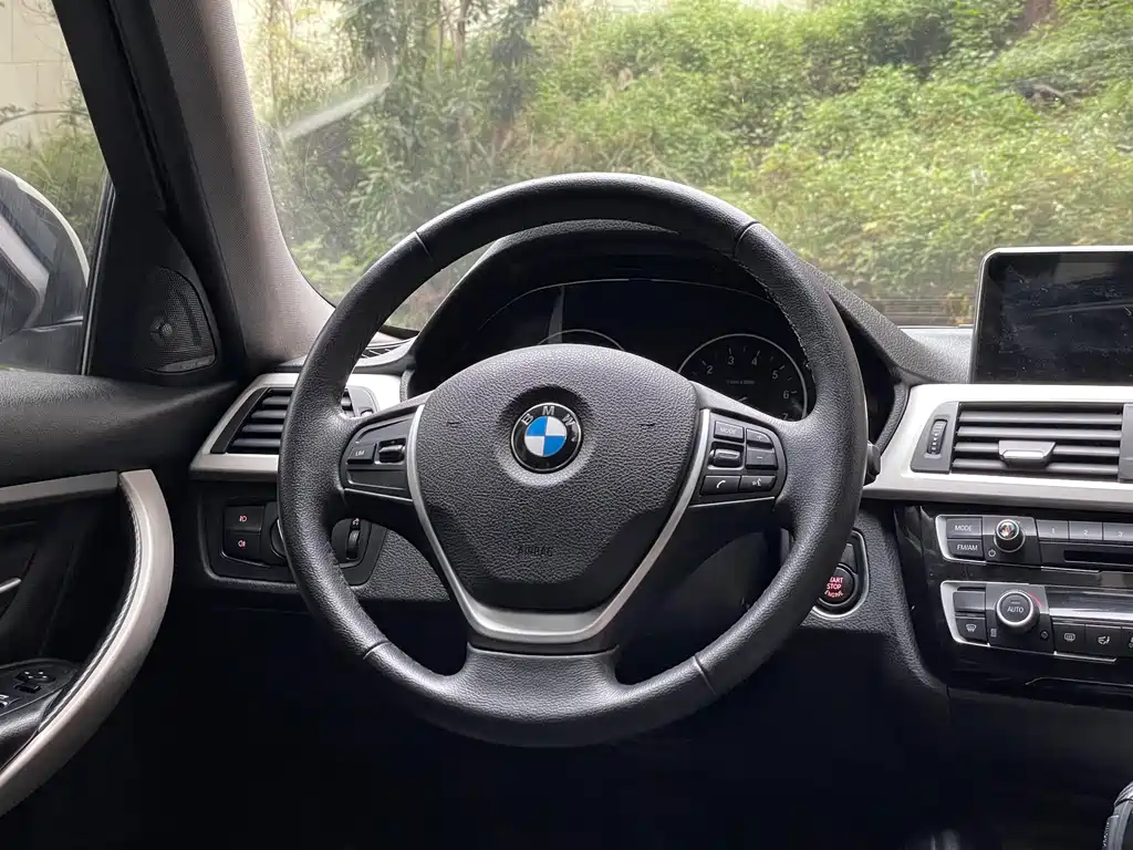 BMW 3 Series 2016 — фото 18