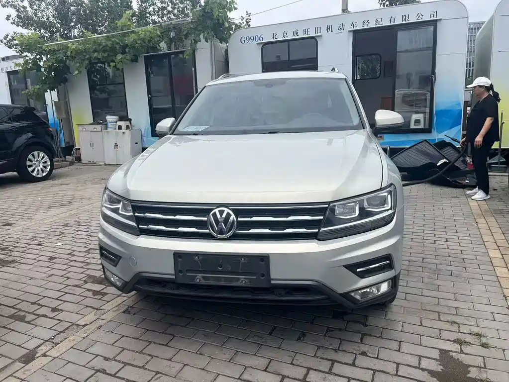 Volkswagen Tiguan L 2020 — фото 1