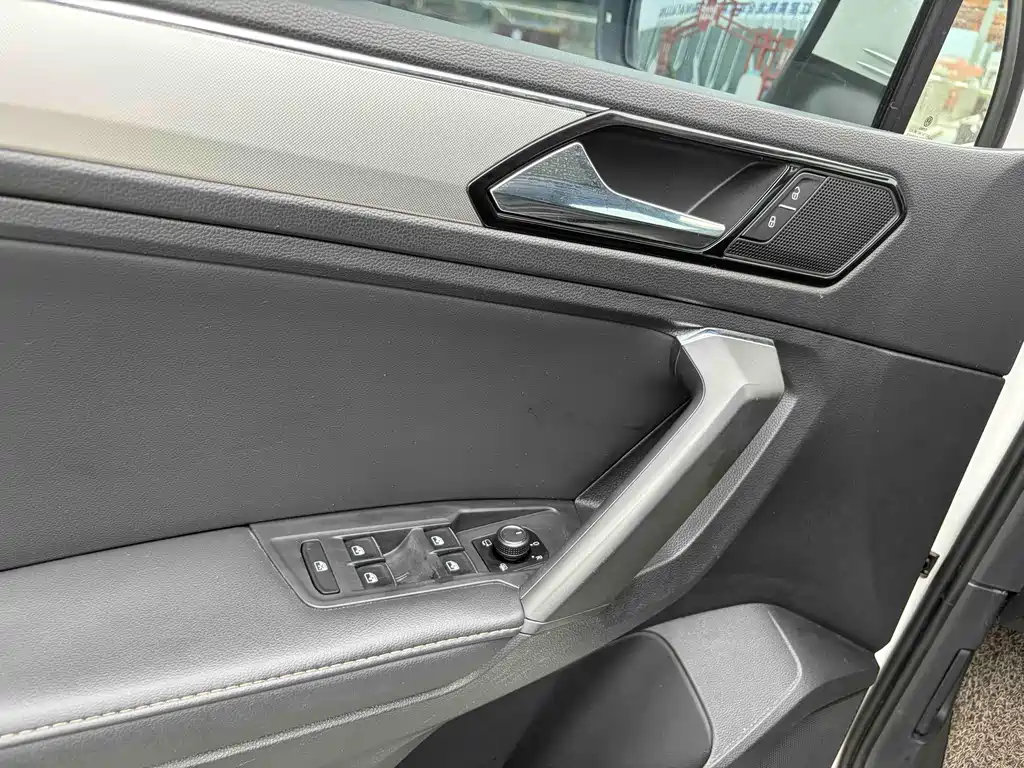 Volkswagen Tiguan L 2017 — фото 10