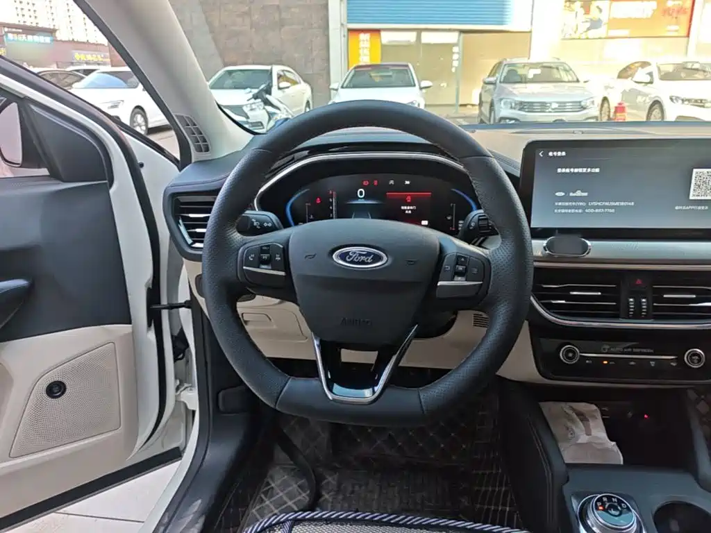 Ford Focus 2021 — фото 11