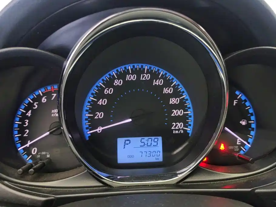 Toyota Yaris L 2018 — фото 14