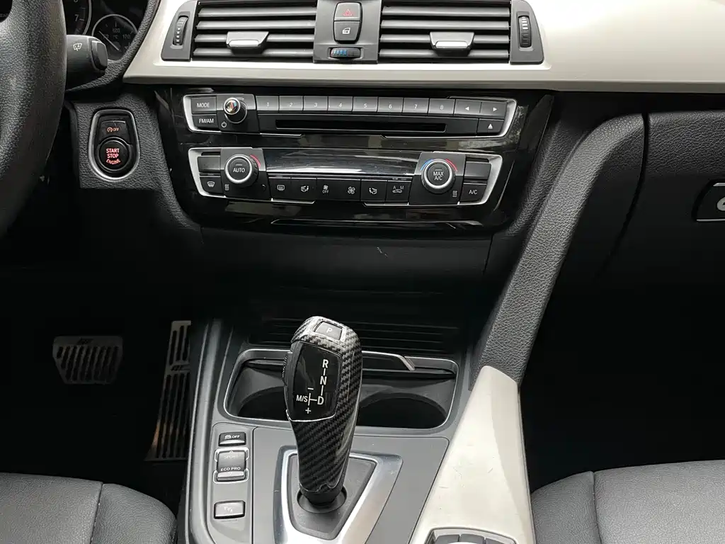 BMW 3 Series 2016 — фото 19