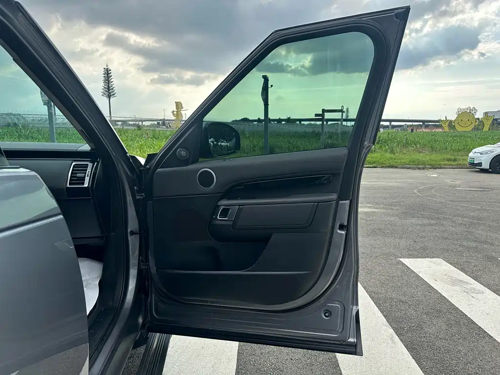 Land Rover Discovery 2020 — фото 16