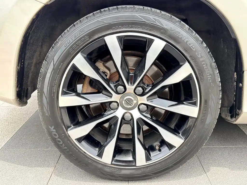 Volvo S60 2018 — фото 18