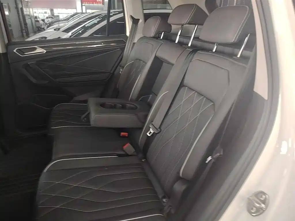 Volkswagen Tiguan L 2023 — фото 17
