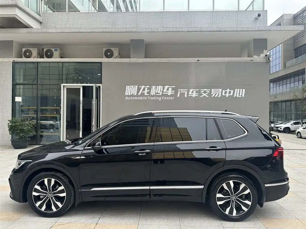 Volkswagen Tiguan L 2023 — фото 23