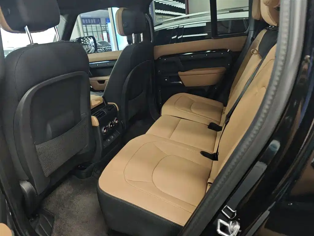 Land Rover Defender 2025 — фото 13