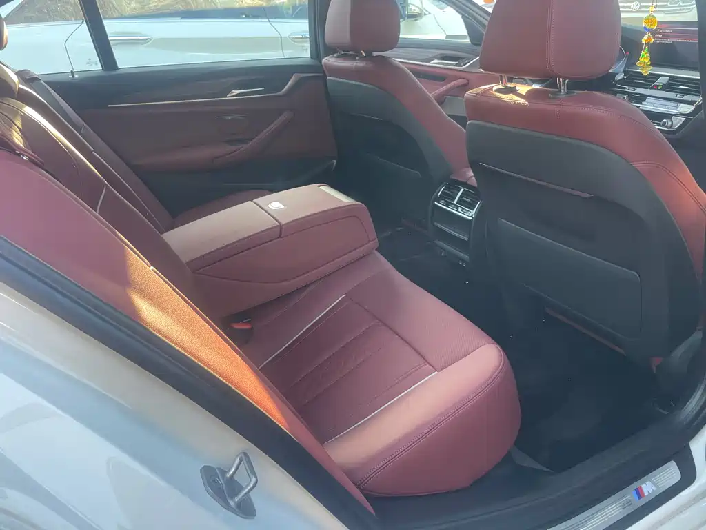 BMW 5 Series 2022 — фото 14