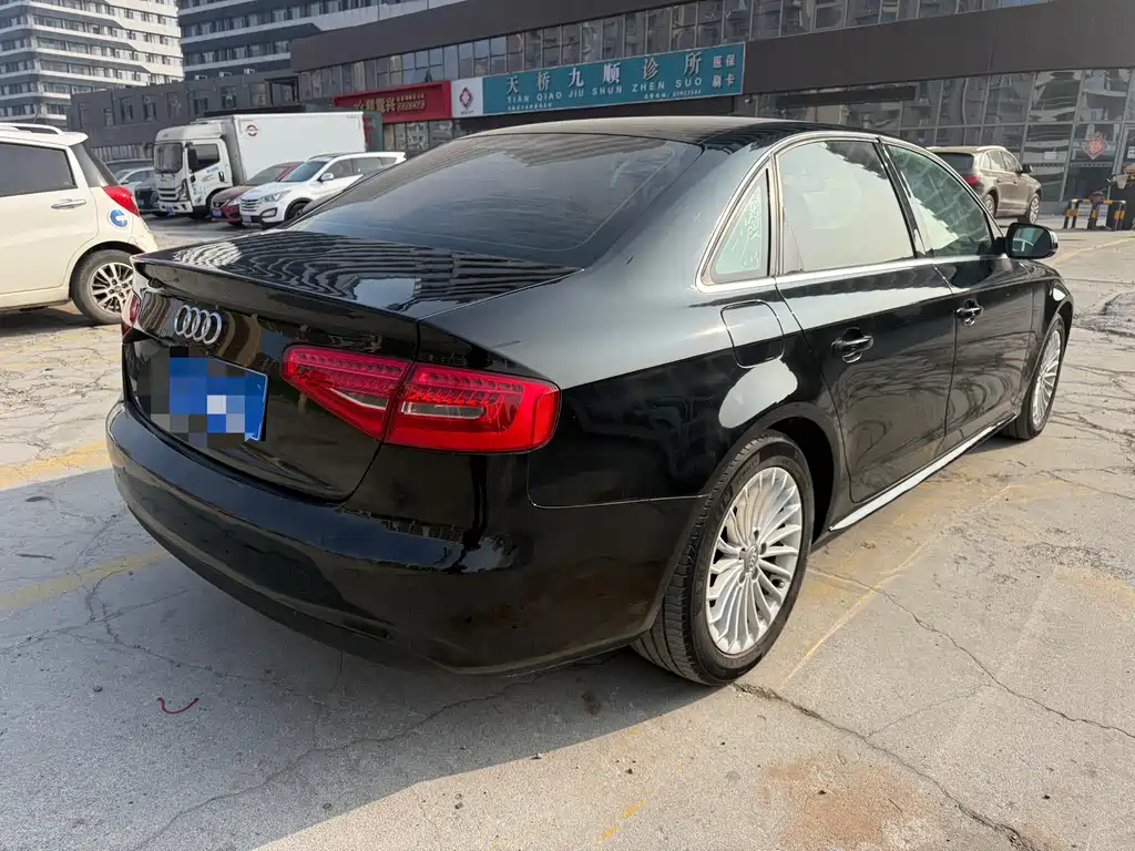 Audi A4L 2015