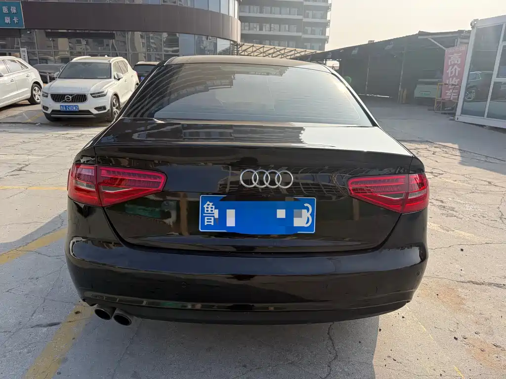 Audi A4L 2015