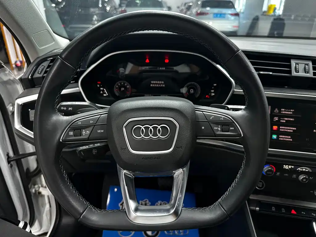 Audi Q3 2022 — фото 13