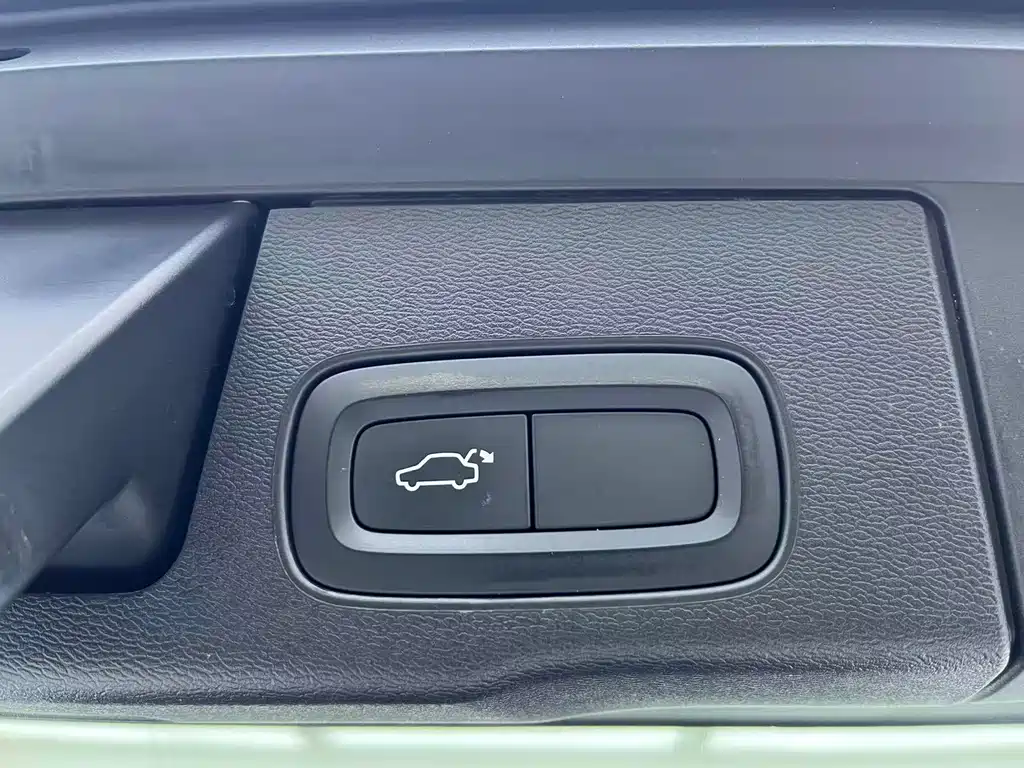 Volvo XC60 2018 — фото 20