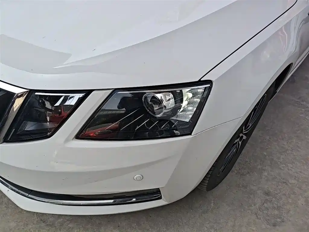 Skoda Octavia 2017 — фото 24