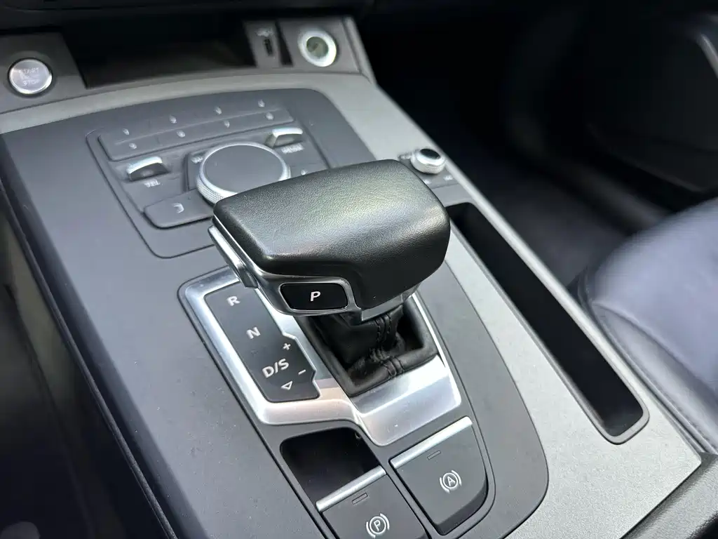 Audi Q5L 2018 — фото 16