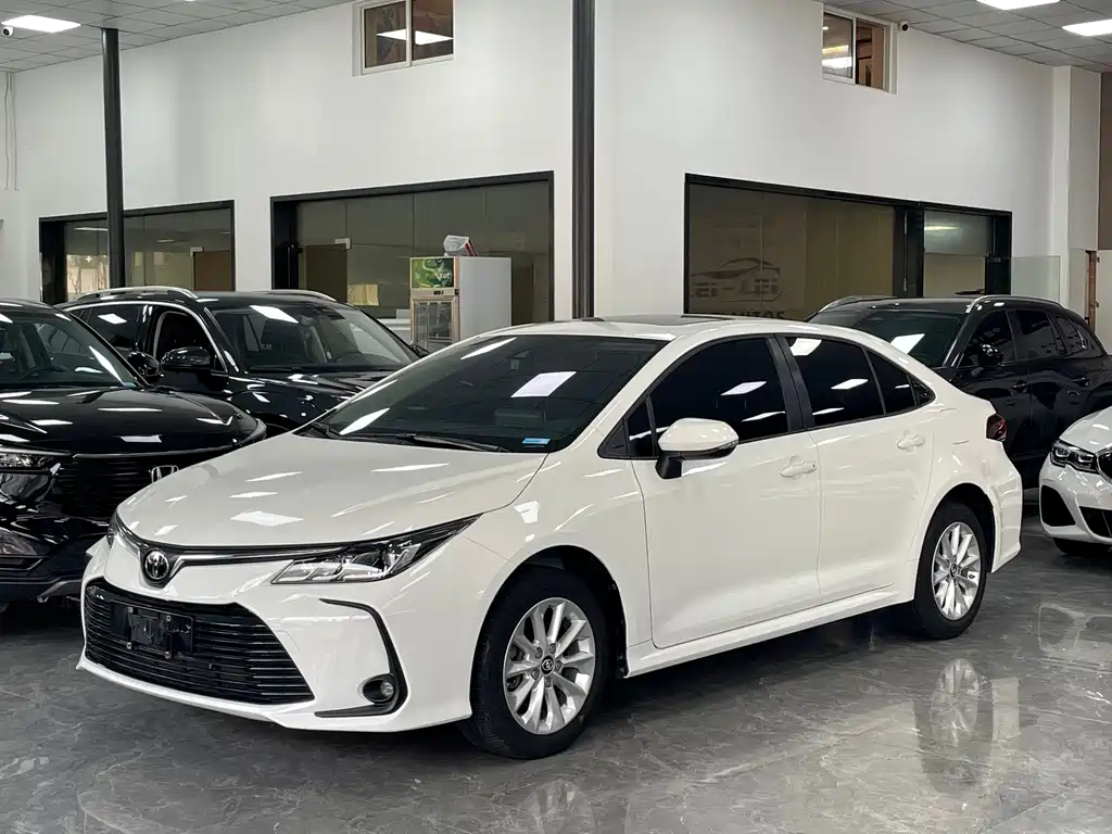 Toyota Corolla 2022 — фото 1