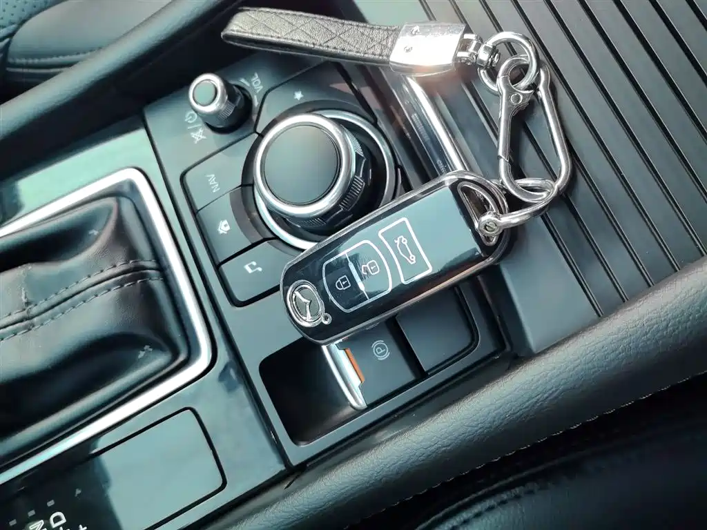 Mazda 3 Axela 2019 — фото 15