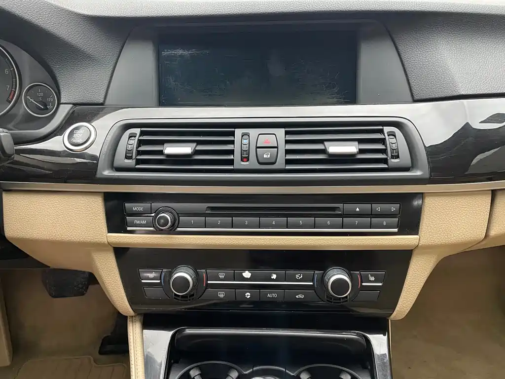 BMW 5 Series 2012 — фото 17