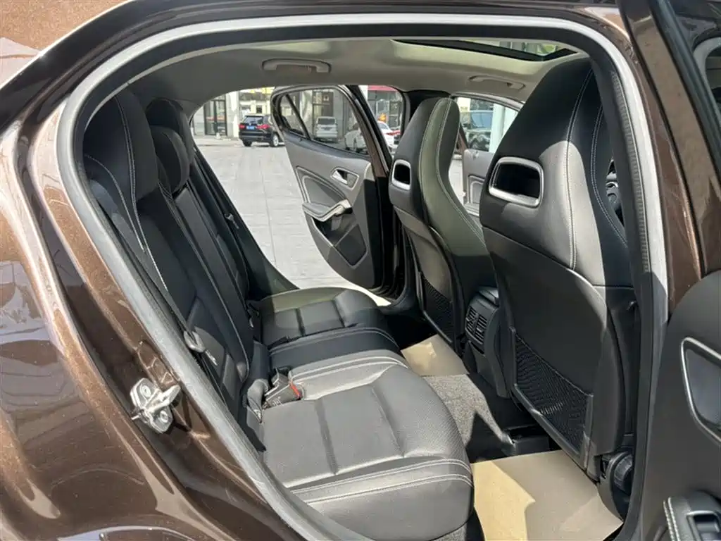 Mercedes-Benz GLA 2018 — фото 19