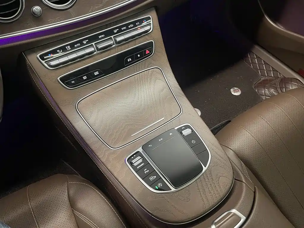 Mercedes-Benz E-Class 2021 — фото 19