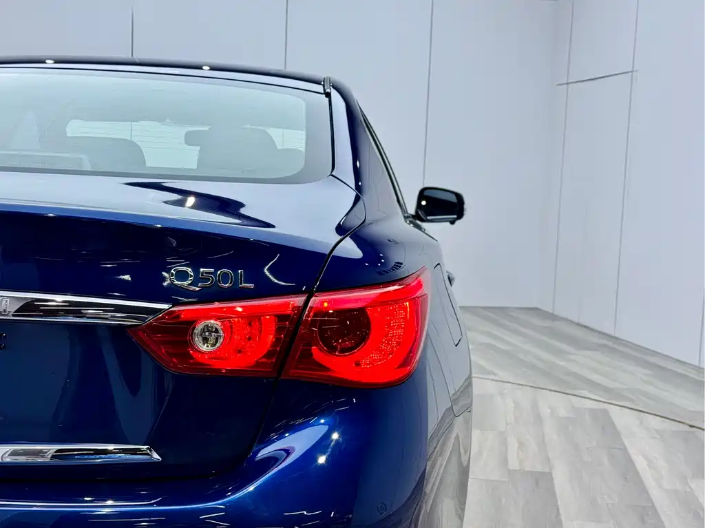 Infiniti Q50L 2017 — фото 25