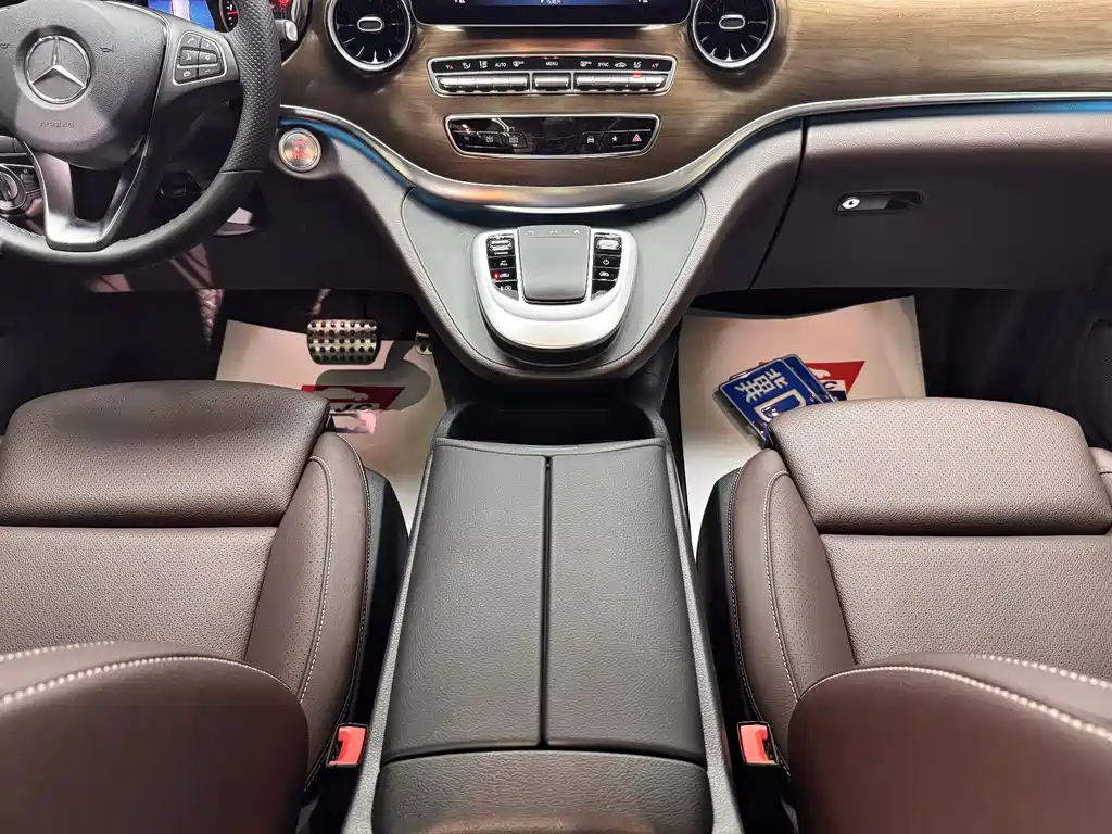 Mercedes-Benz V-Class 2024 — фото 14