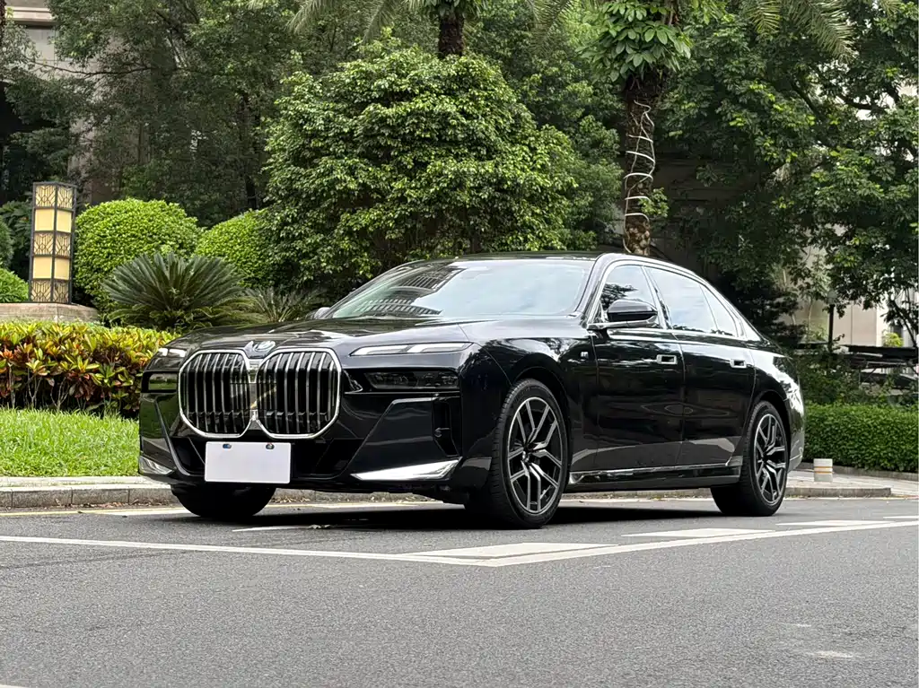 BMW 7 Series 2024 — фото 1