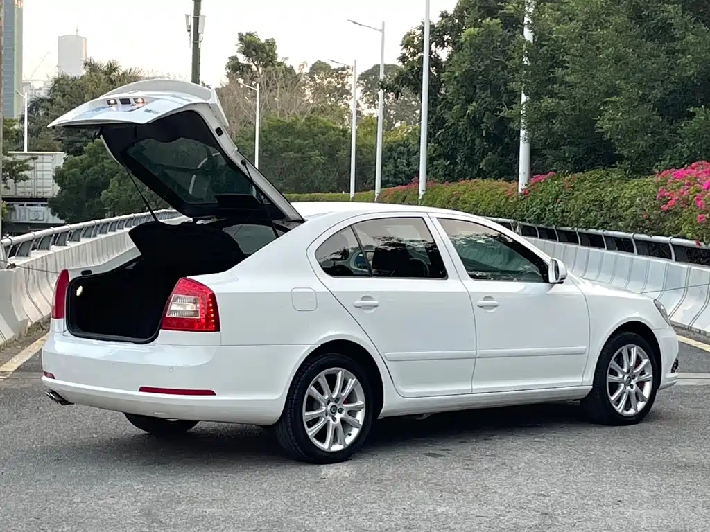 Skoda Octavia 2014 — фото 5