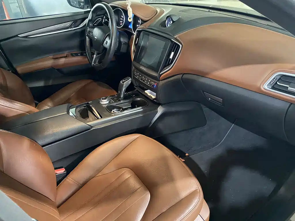 Maserati Ghibli 2019 — фото 12