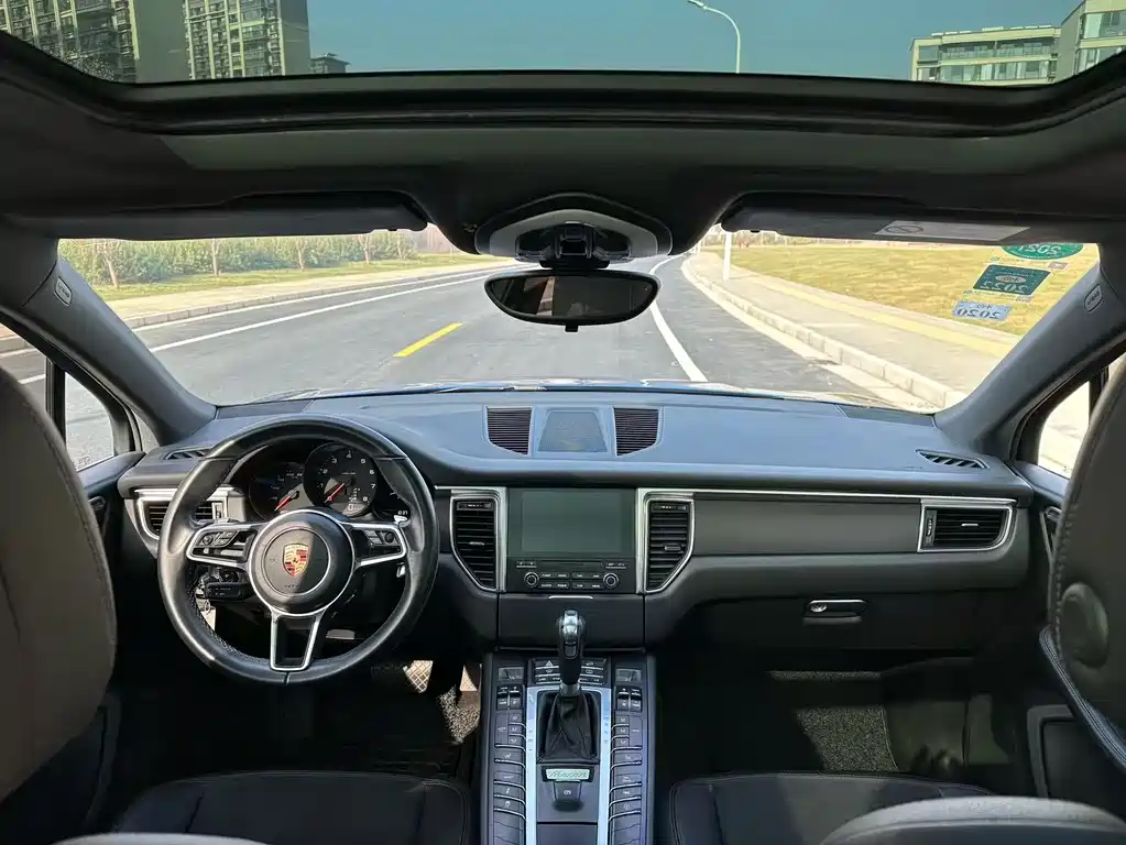 Porsche Macan 2016 — фото 13