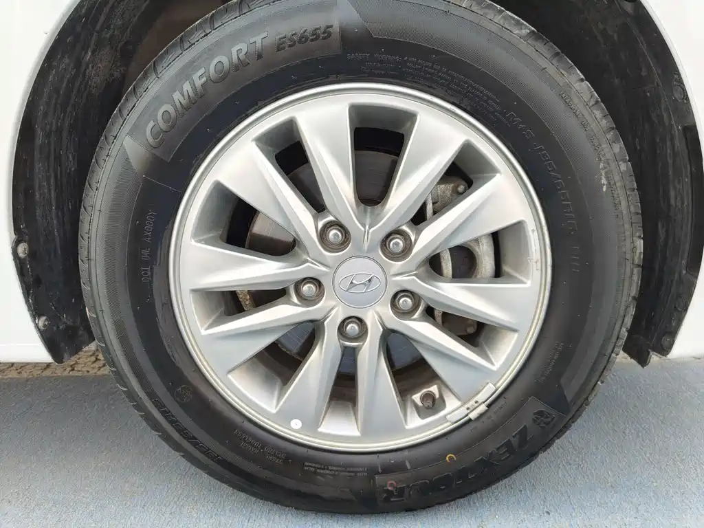 Hyundai Elantra 2023 — фото 17
