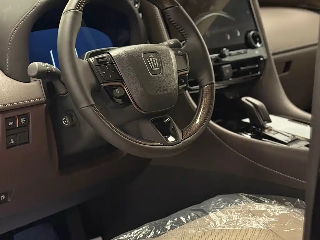 Toyota Vellfire — фото 3