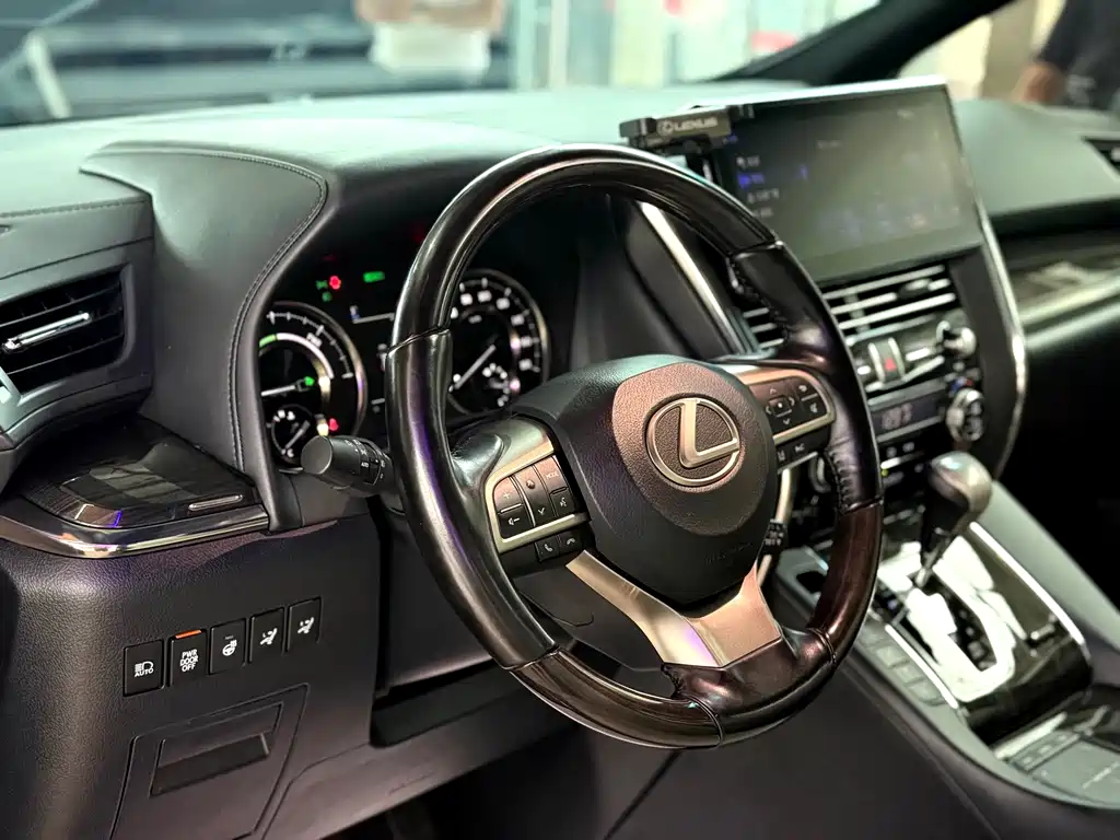 Lexus LM 2022 — фото 8