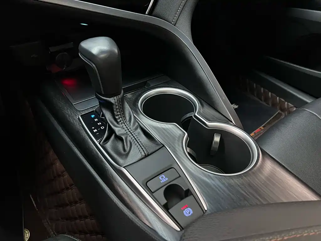 Toyota Camry 2022 — фото 15