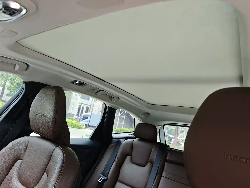 Volvo XC60 2020 — фото 20