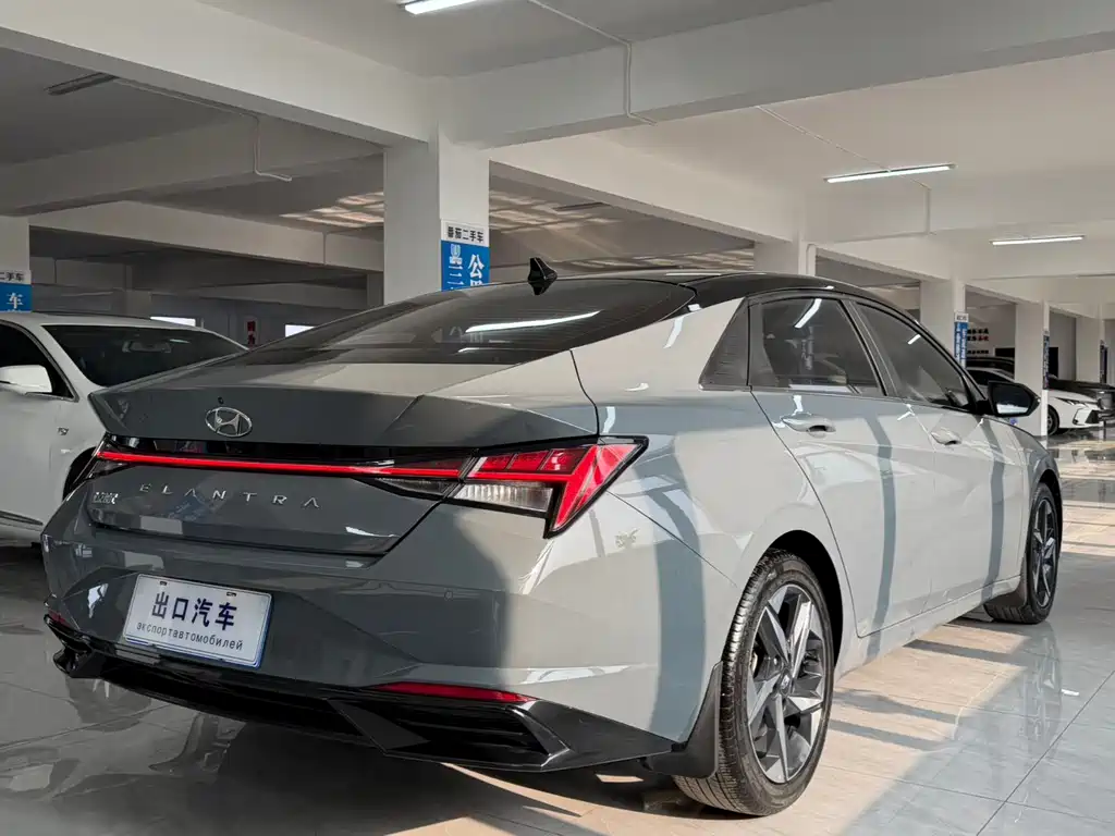 Hyundai Elantra 2022 — фото 20