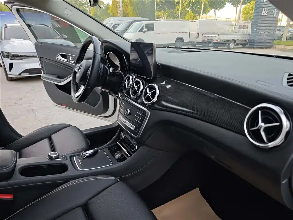 Mercedes-Benz GLA 2018 — фото 11