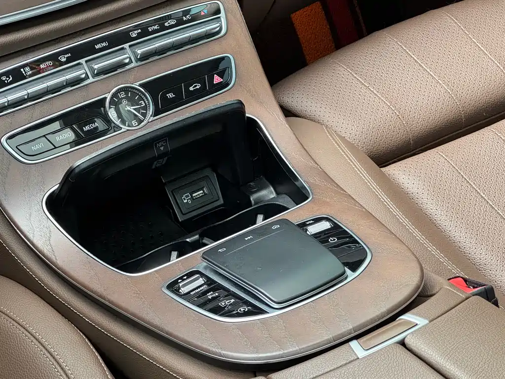 Mercedes-Benz E-Class 2020 — фото 20