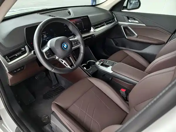 BMW iX1 2025