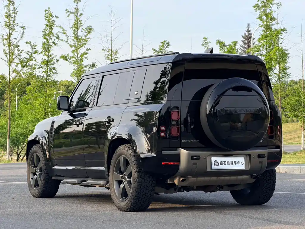 Land Rover Defender 2024 — фото 20