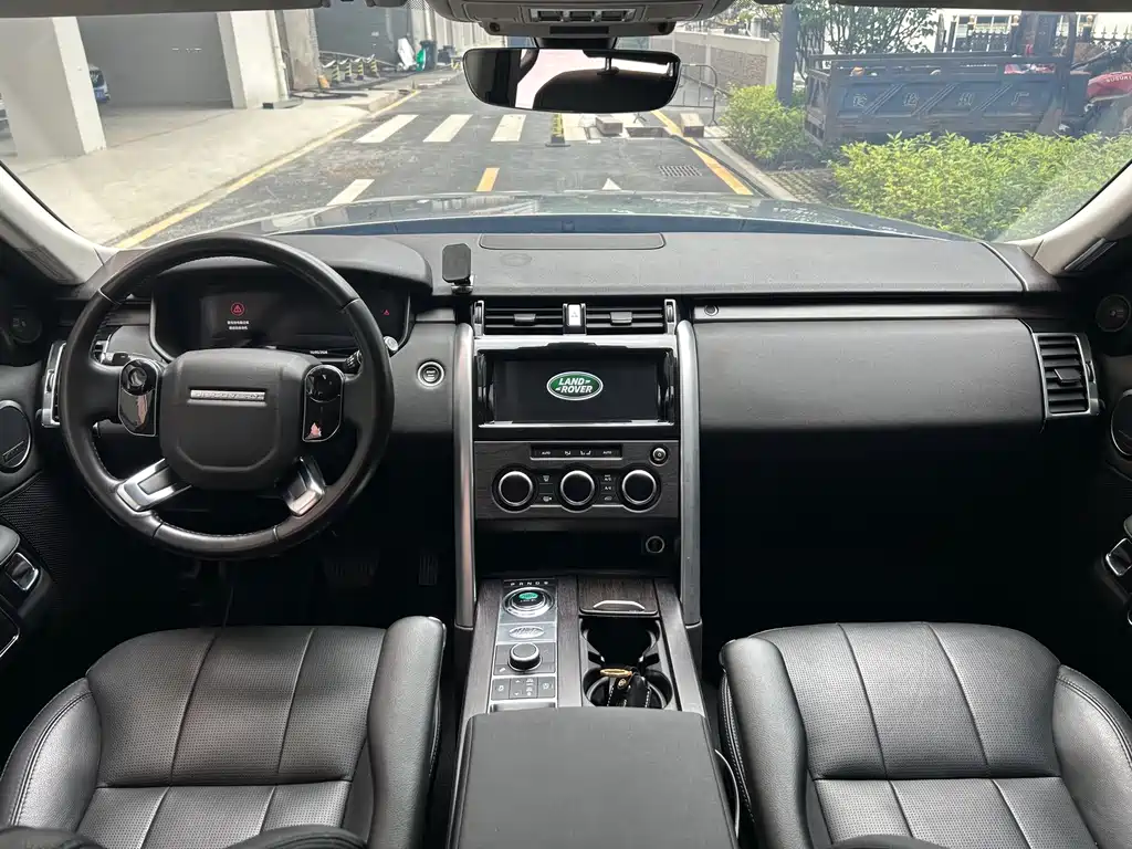 Land Rover Discovery 2019 — фото 12