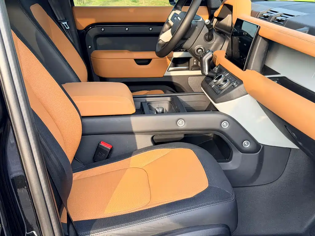 Land Rover Defender 2024 — фото 12