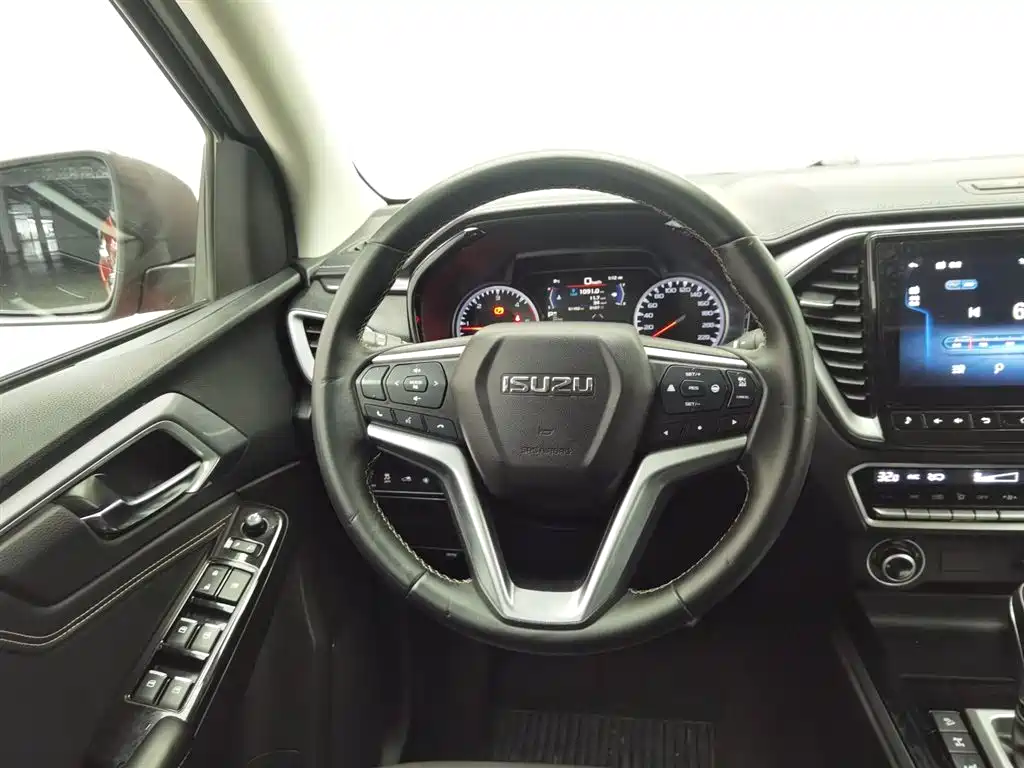 Isuzu D-MAX 2023 — фото 11