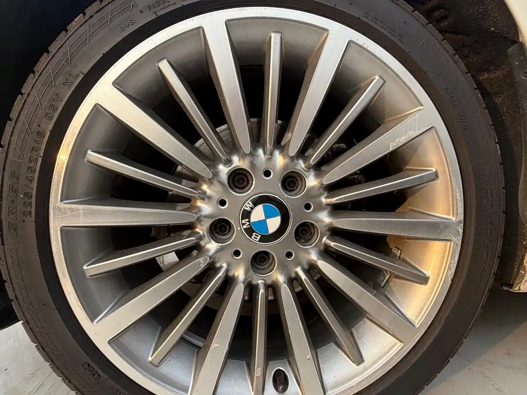 BMW 3 Series 2019 — фото 10