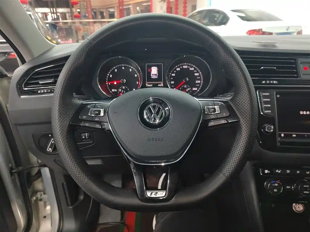 Volkswagen Tiguan L 2018 — фото 7