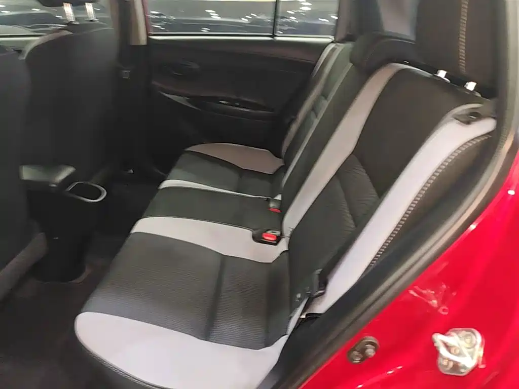Toyota Yaris L 2022 — фото 17