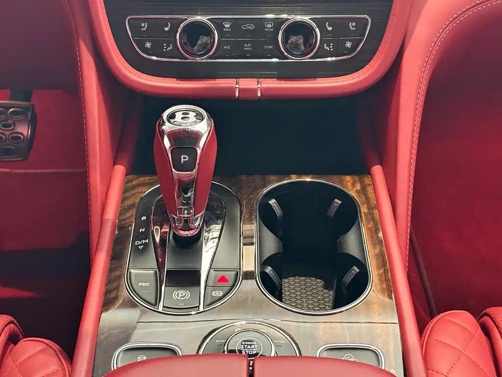 Bentley Bentayga 2018 — фото 14