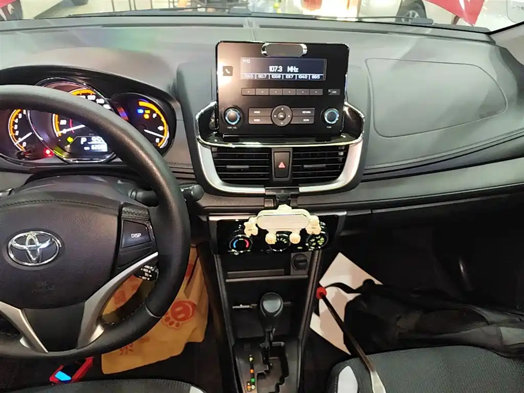 Toyota Yaris L 2022 — фото 13