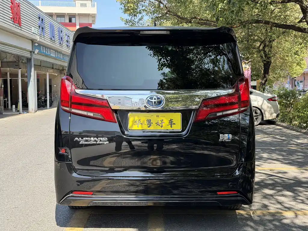 Toyota Alphard 2023 — фото 3