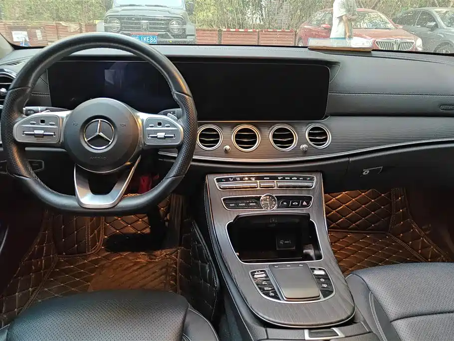 Mercedes-Benz E-Class 2020 — фото 12