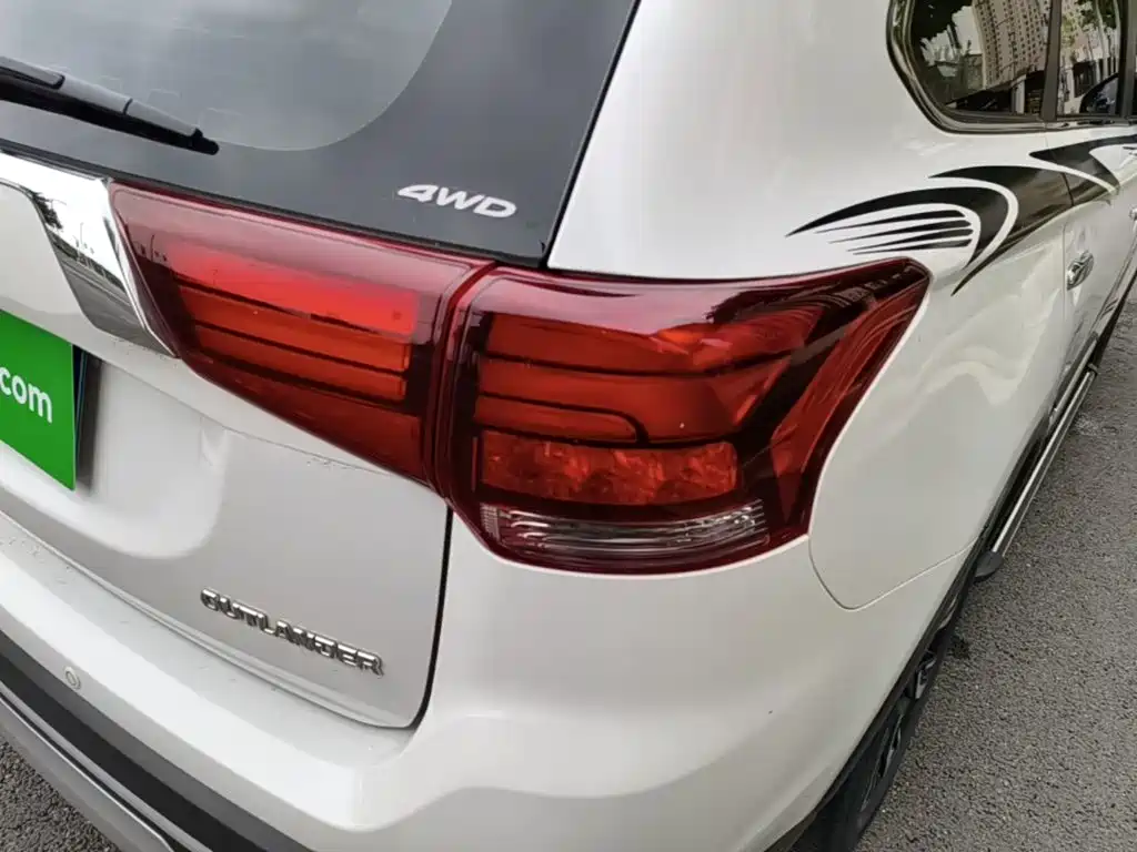 Mitsubishi Outlander 2020 — фото 8